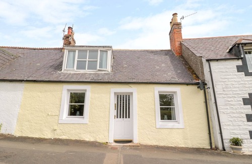 Eyemouth Cottage | 7 BOGAN, pet friendly, character holiday cottage in Coldingham