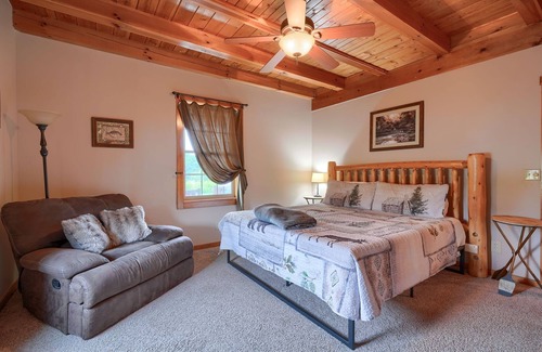 Rockbridge Cabin | 7 br pool lodge just 1 mile from Cantwell Cliffs!