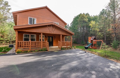 Friendship House | (#7) Brand New Castle Rock Lake 4 bedroom Lodge House