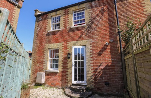 Bognor Regis Cottage | 7 COASTGUARD COTTAGES, family friendly, with a garden in Bognor Regis