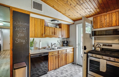 Pickett House | 7 Mi to Eldorado Marsh: Family Home w/Pool