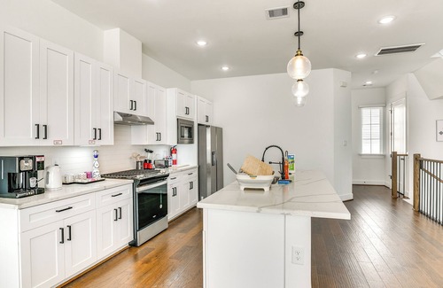 Briarforest House | 7 Mi to The Galleria: Modern Home w/Fenced Yard