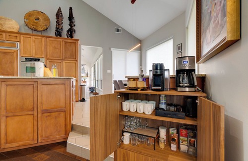 Peyton Brook At Rob Roy House | 7 Mi to Zilker Park: Oasis w/Pool & Patio