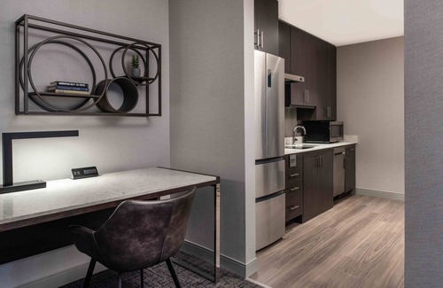Quincy Apartment | 7 Miles from Downtown | 24H Business Center