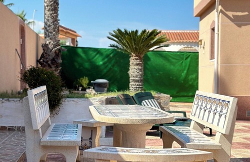 San Fulgencio Ski Chalet | 7 min from the beach, with private pool. A peace of mind!