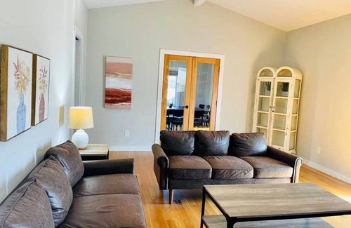 Carrboro House | 7 Min to UNC Hospital - Walk to Downtown Carrboro/20 min to Duke Hospital