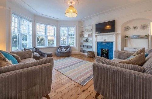 Sheringham House | 7 Montague Road is a gorgeously presented Edwardian town house on a quiet residential street, walkin