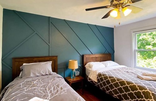 Plantsville House | #7 *Sleeps up to 15 * 2 Kitchens* 8 Beds*