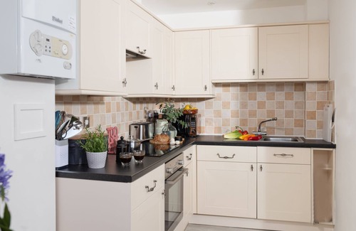 Carbis Bay Apartment | 7 Trevose House - an apartment that sleeps 4 guests in 2 bedrooms