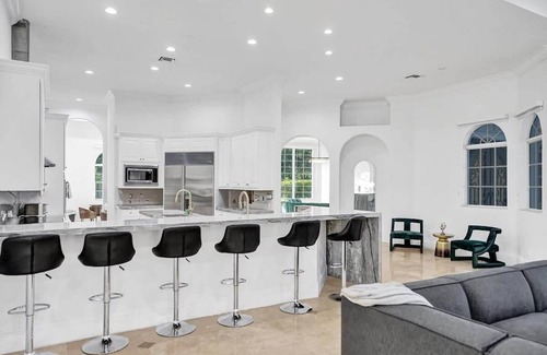 Davie House | 7000sf Mansion/Gameroom/Theater/Heated Pool