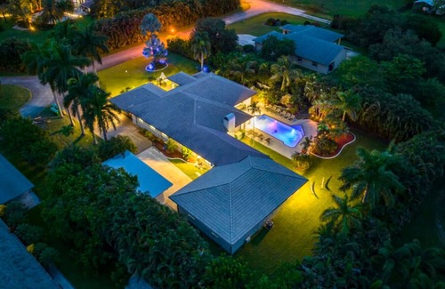 Davie Villa | 7000sf Mansion Pool|Theater|Gameroom