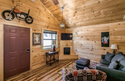 Mountain View Cabin | #74 Pinewood Cabin: Hog Holler