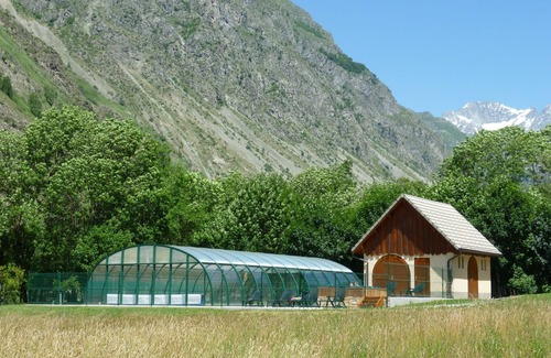 La Chapelle-en-Valgodemard Ski Chalet | 77m2 apartment, 7/9 people in a chalet, 3 bedrooms, swimming pool, jacuzzi