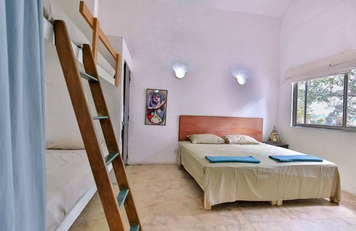 Tequesquitengo House | 7BR Impresionante casa de LAGO con alberca LIMPIEZA y cocinera incluido