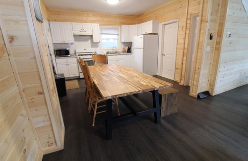 Tannersville Cabin | 7BR Log Cobin/w Private Pool and Hot tub Just 10 Mins from HunterMT Sleeps 19
