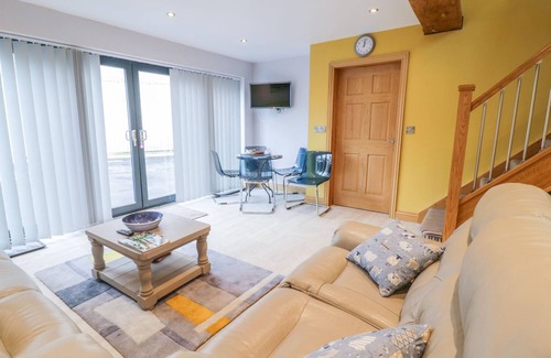 Caersws House | 7EVERN @ PORTH FARM, pet friendly, with a garden in Caersws