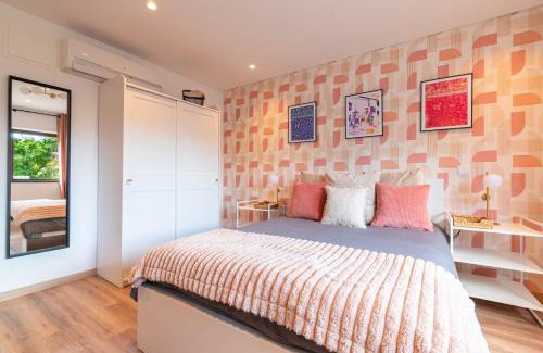 Santo Antonio dos Olivais House | 7Min to Uni Sé-Velha - AC - Work Desk - 300MBs WiFi - Suite 1 and 2