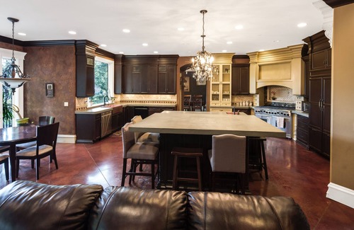 Lakeland South House | 8,000sqt+ Luxury lakefront estate w/ heated indoor pool for your next staycation