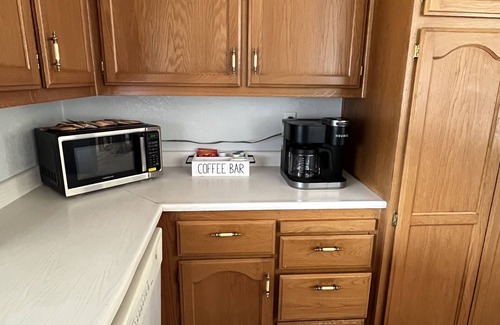 Three Rivers House | 8.4 MILES from Sequoia National Park