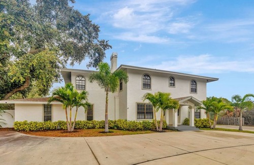 Allen's Ridge House | 8 Bdrm Mansion 10 Mn To Honeymoon Island Beach