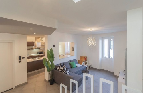 Torno Cottage | 8-bed cottage in charming Torno. Private parking, WiFi and Jacuzzi on Como Lake