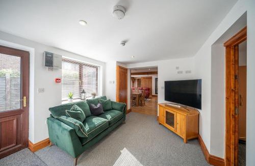 Hardwicke House | 8 Bedroom, 6 Bath House, Large Patio, Large Parking