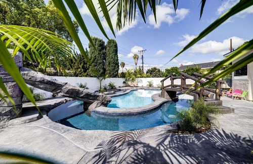 Sherwood Forest and Thistle Development House | 8 Bedroom Pool, Flowing Lazy River & Water Slide near Disneyland! PRIVATE OASIS!