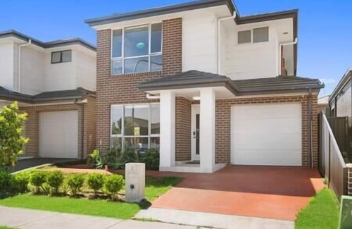 Austral House | 8 Beds l 4 Suites with Office l Austral3