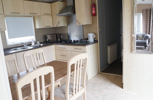 Hunstanton Ski Chalet | 8 berth caravan at manor park hunstanton free wifi