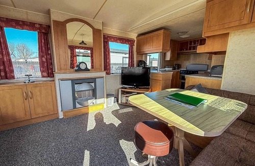 Heacham House | 8 berth caravan with free WiFi at Heacham Holiday Park in Norfolk ref 21008E