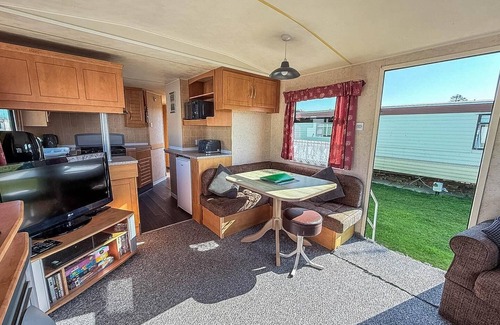 Heacham House | 8 berth caravan with free WiFi at Heacham Holiday Park in Norfolk ref 21008E