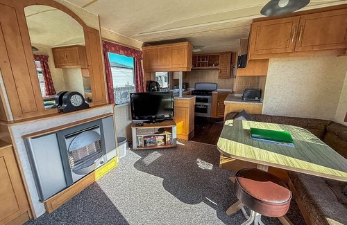 Heacham House | 8 berth caravan with free WiFi at Heacham Holiday Park in Norfolk ref 21008E