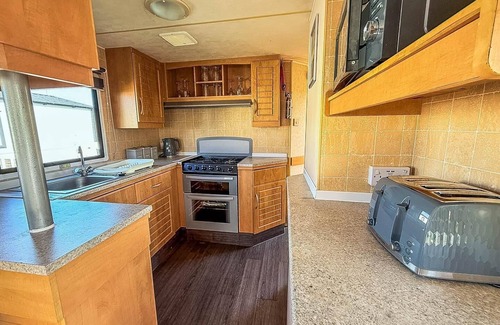 Heacham House | 8 berth caravan with free WiFi at Heacham Holiday Park in Norfolk ref 21008E