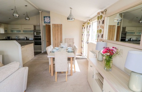 Tattershall Cottage | 8 CASTLE VIEW, family friendly, with hot tub in Tattershall