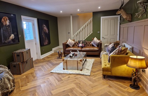 Knott End-on-Sea Cottage | 8 COACH HOUSE, pet friendly, with hot tub in Garstang