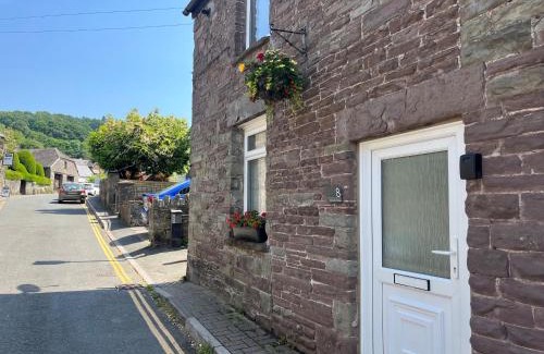Crickhowell Apartment | 8 Crickhowell Cottages, Standard St, Central Crickhowell