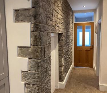 Crickhowell Apartment | 8 Crickhowell Cottages, Standard St, Central Crickhowell