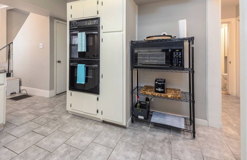 Cooper-Young Historic District House | 8 guests~Pool~Steam Room!~Great Midtown Memphis Location