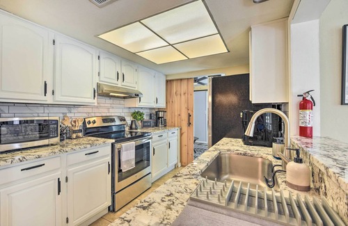 Bradenton House | 8 Mi to Beaches: Bradenton Home w/Poolside Oasis!