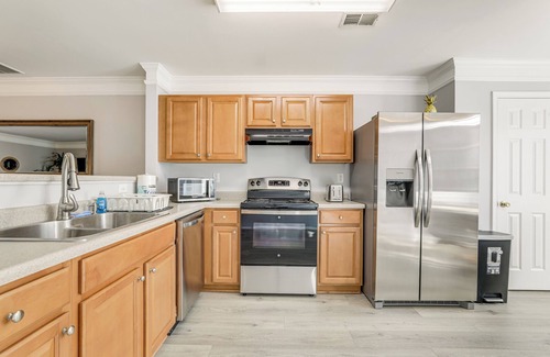 Southwestern House | 8 Mi to Downtown: Atlanta Townhome!