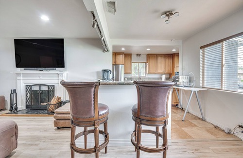 Baldwin Hills House | 8 Mi to Dtwn: Home w/Fireplace & Games in LA!