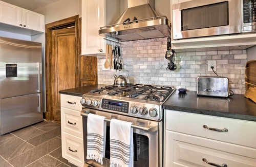 Strathmoor Village House | 8 Mi to Kentucky Derby: Charming Louisville Gem