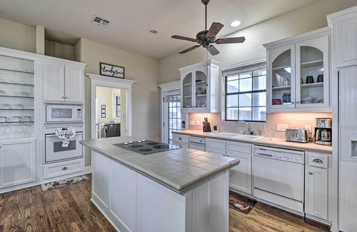 Era House | 8 Mi to White Rock Lake: Spacious Krum Home