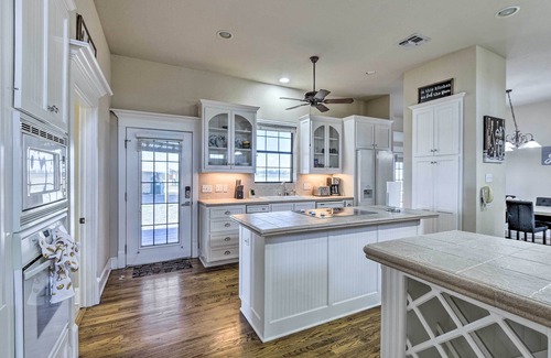 Era House | 8 Mi to White Rock Lake: Spacious Krum Home