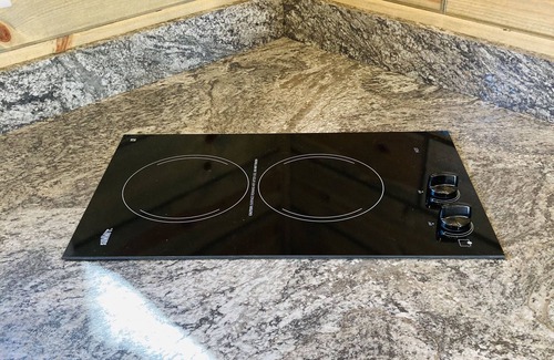 Rapid City Cabin | 8 miles to Mount Rushmore - Sleeps 2 - King Bed