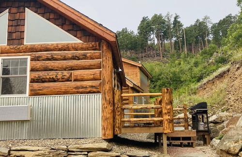 Rapid City Cabin | 8 miles to Mount Rushmore - Sleeps 2 - King Bed