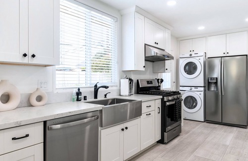 Fullerton House | 8 Mins to Disney: Sleeps 8 + Fire Pit + Laundry