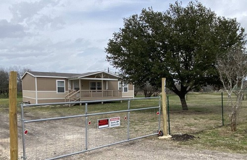 Del Valle House | 8 Minutes from COTA - 6 acre lot