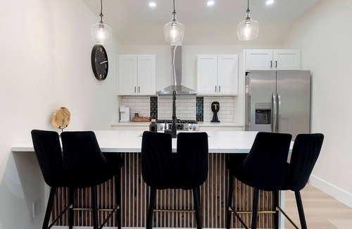West Dallas Apartment | 8 Minutes From Downtown, Large Deck, Central, Peaceful Retreat