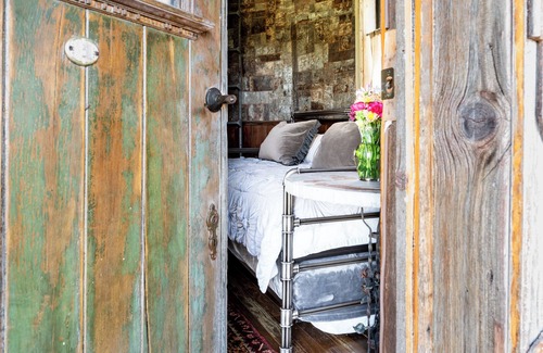 La Grange Cottage | 8 Minutes from Round Top! Your Silo-Bration DestinationnCOOP-A-Cabana Silo #3